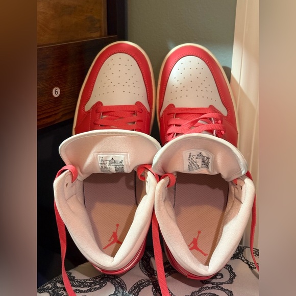 Air Jordan 1 Mid Pink Salt SZ 12 Women Like New - Picture 7 of 9